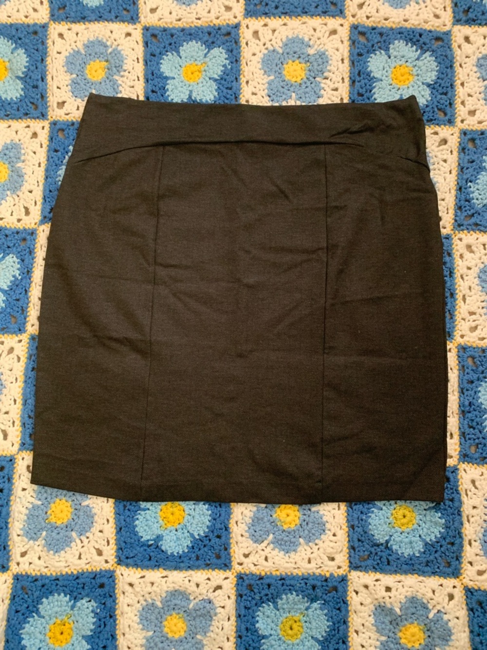 Ellen Tracy Black Stretch Pencil Skirt